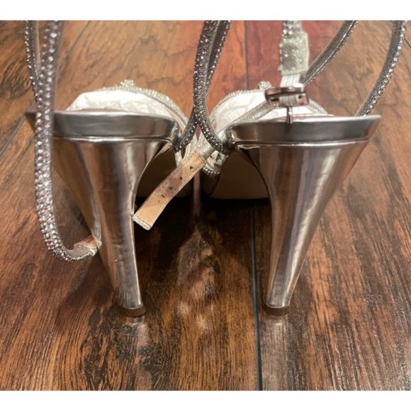 Aqua Women’s Charm Rhinestone Bow Heels Silver Size 8M NWD - Picture 3 of 7